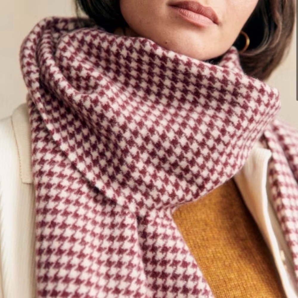 NWT Sezane Seraphine Scarf - Burgundy Houndstooth